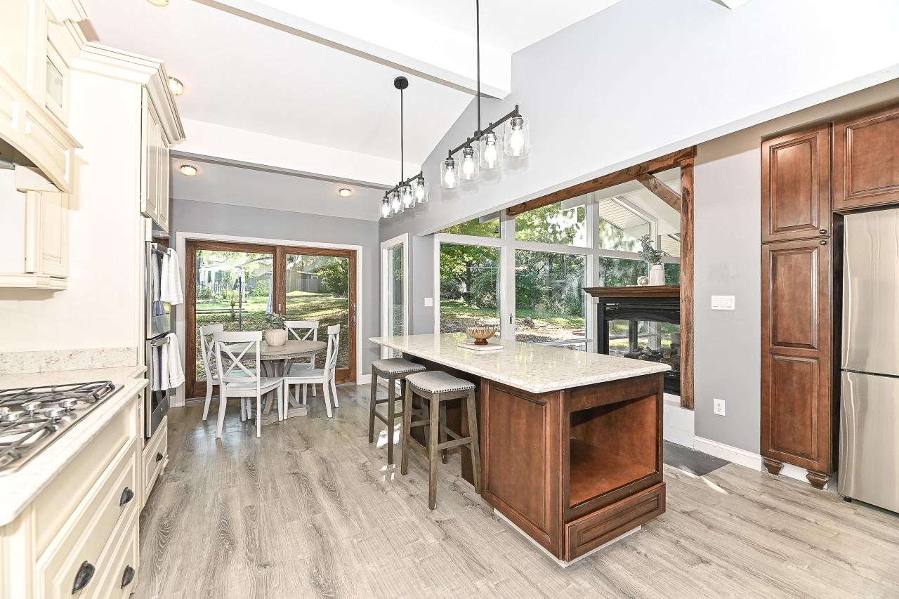 6727 Lincolnshire DRIVE