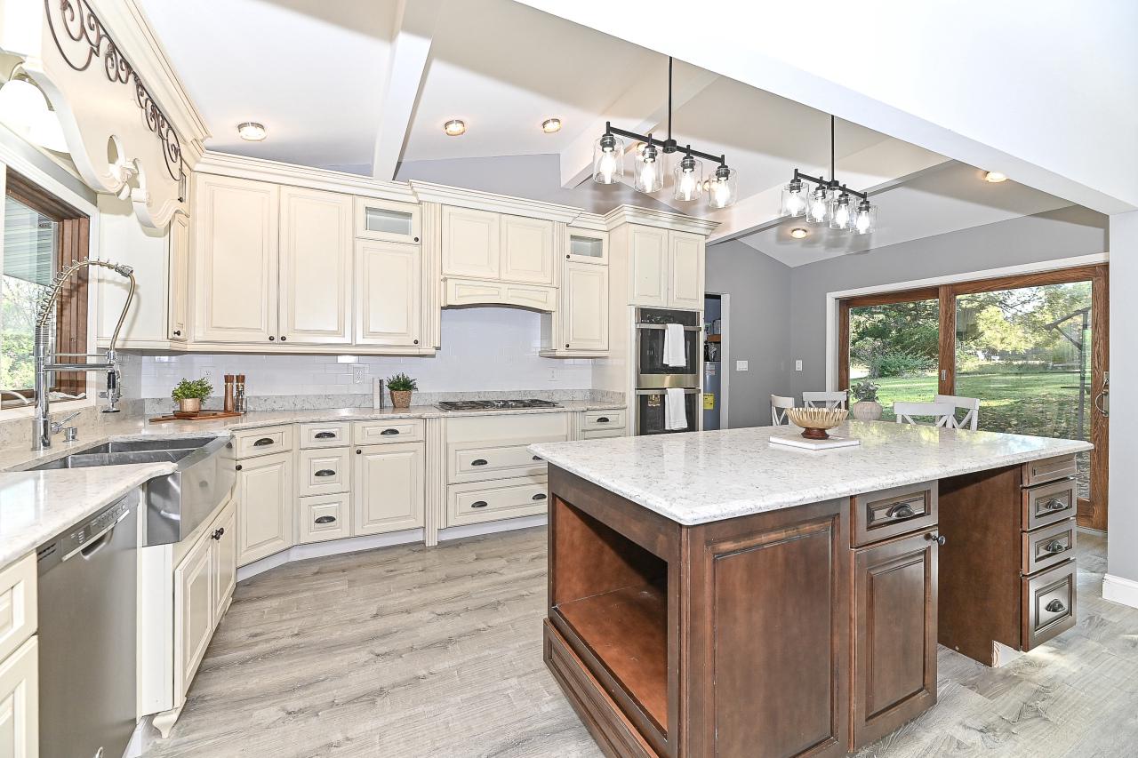 6727 Lincolnshire DRIVE