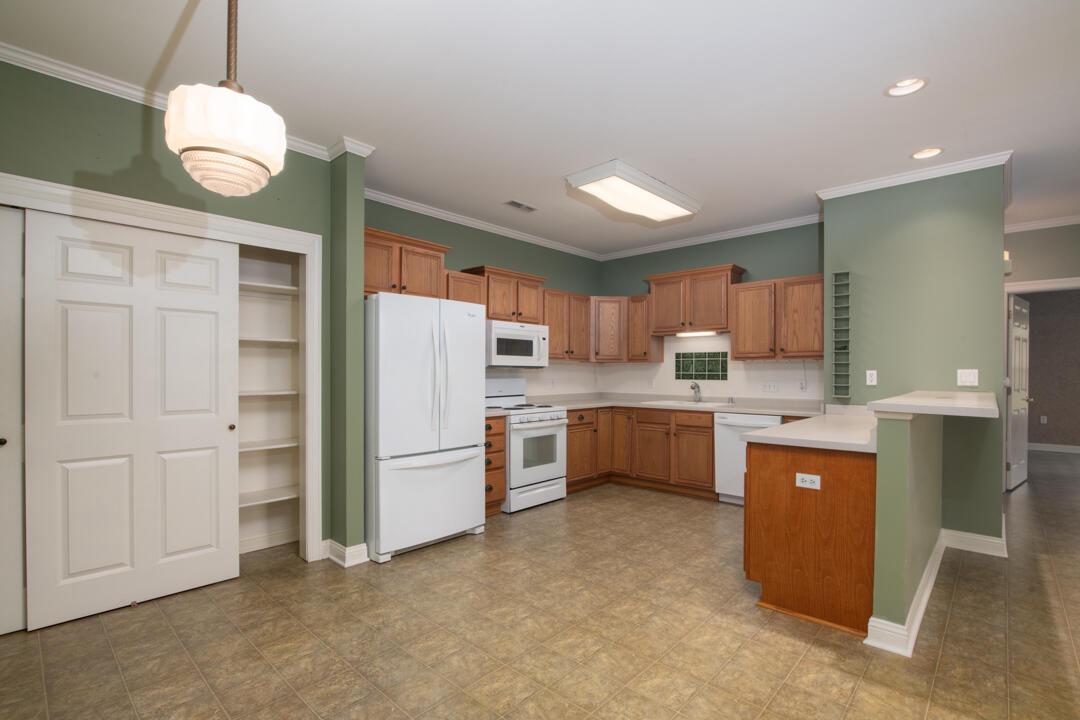 1106 Stratford COURT 102