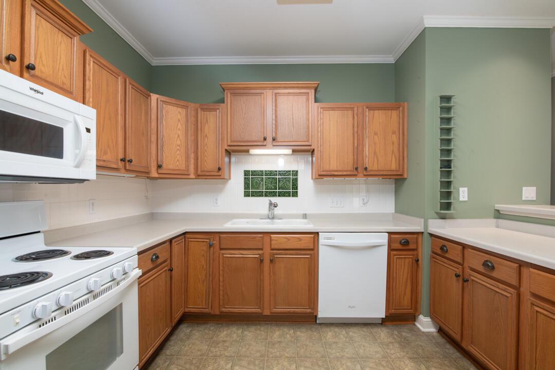 1106 Stratford COURT 102