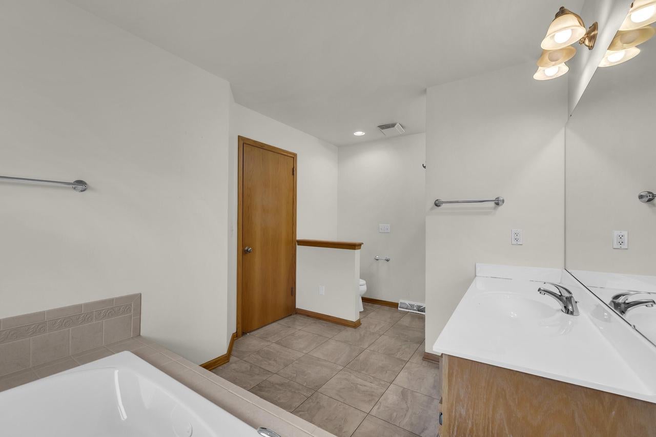 1047 27TH COURT
