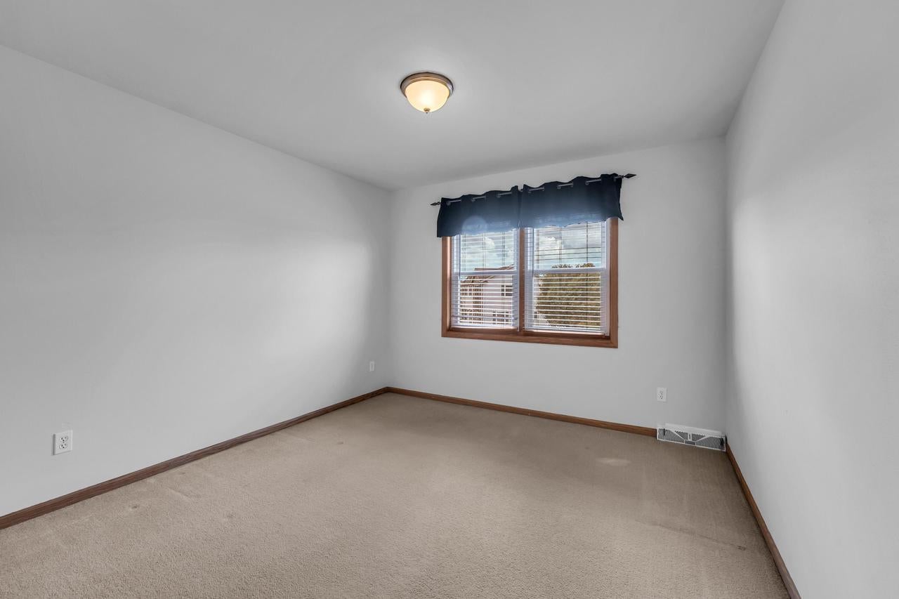 1047 27TH COURT