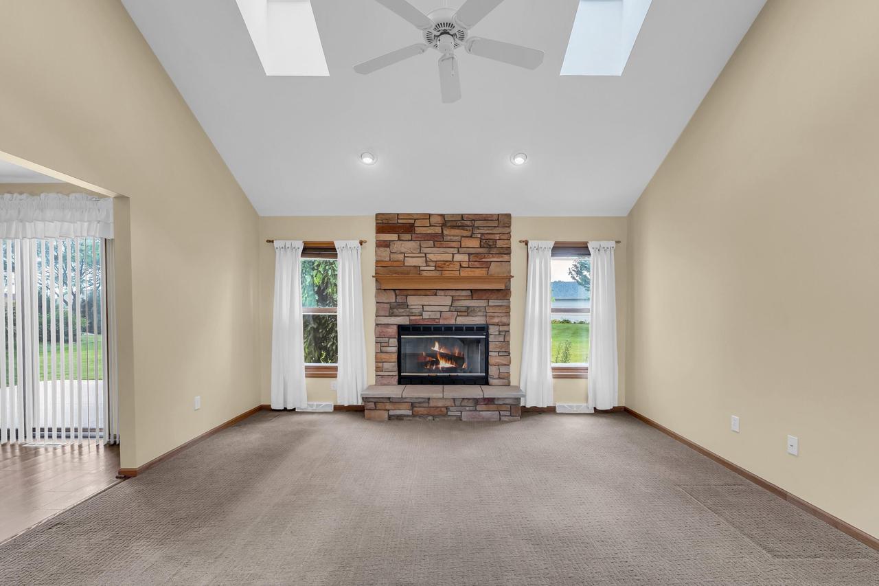 1047 27TH COURT