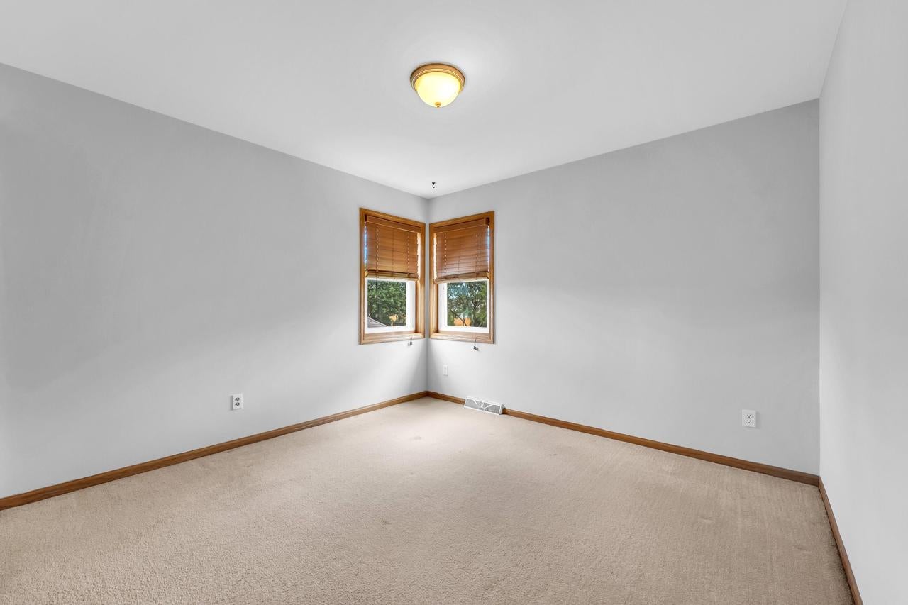 1047 27TH COURT