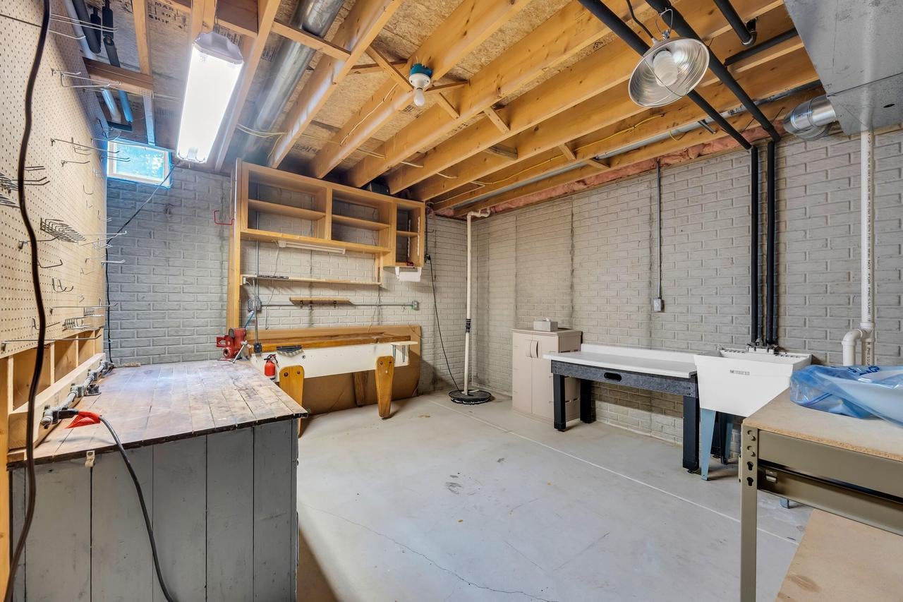 1047 27TH COURT