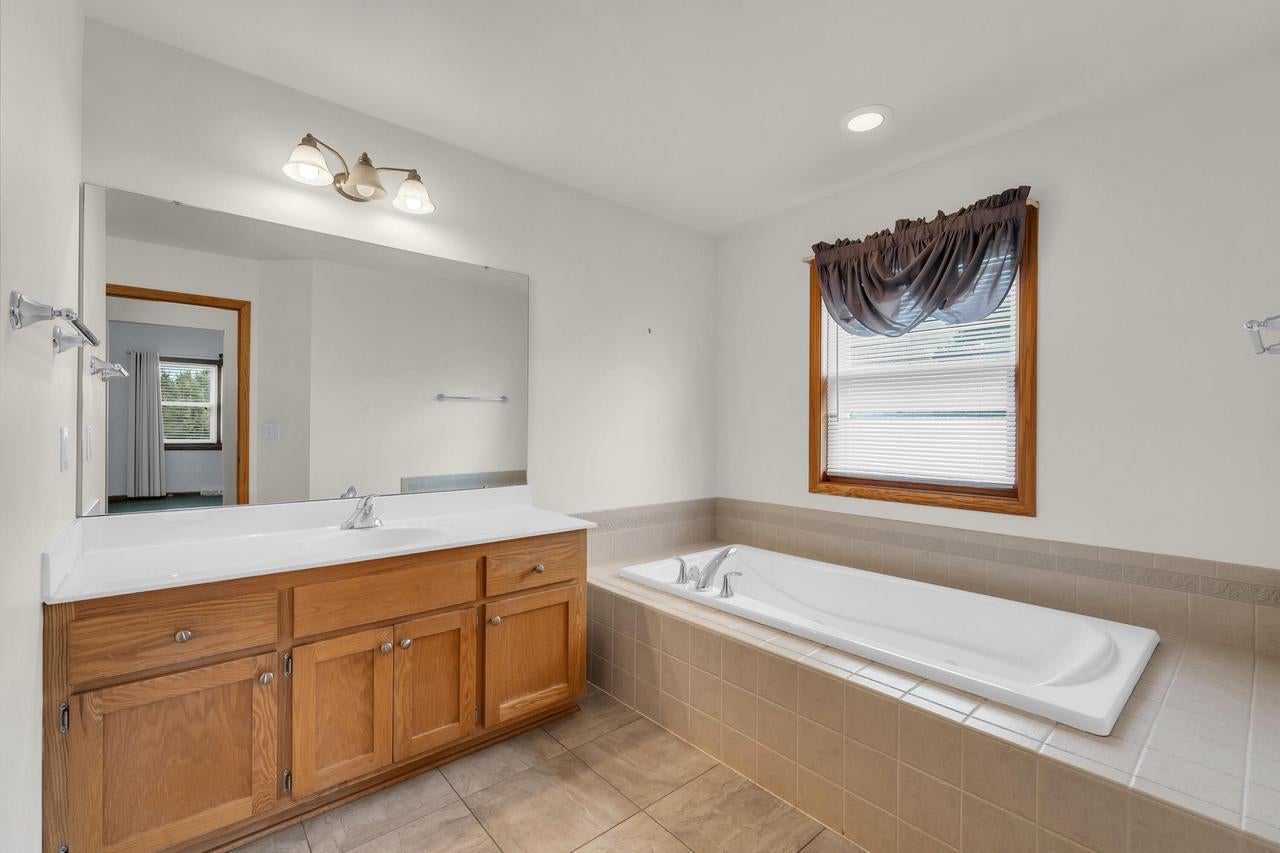 1047 27TH COURT