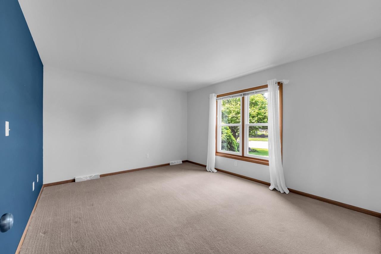 1047 27TH COURT