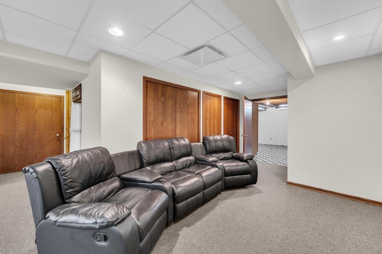 1047 27TH COURT