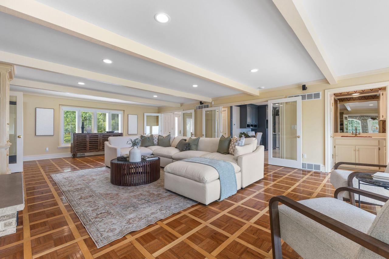 704 Waters Edge ROAD