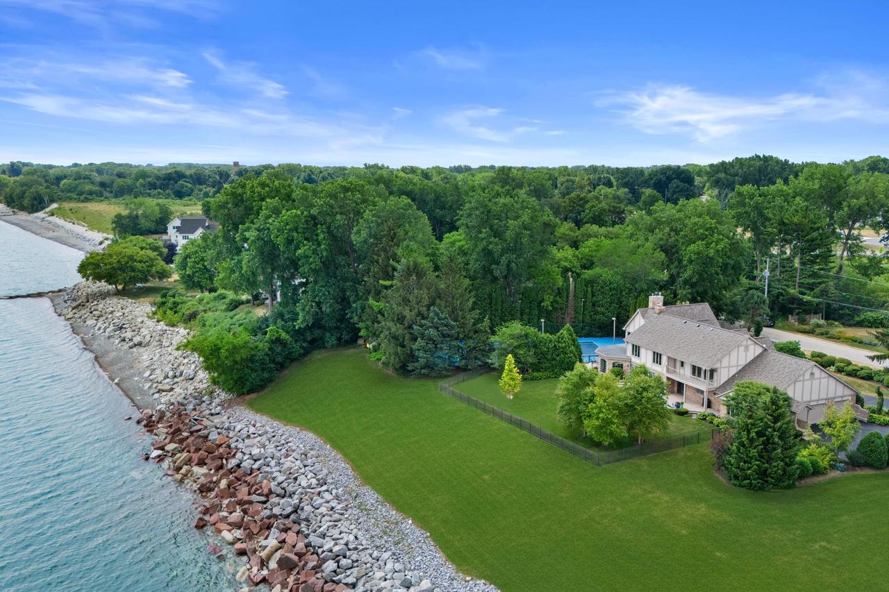 704 Waters Edge ROAD