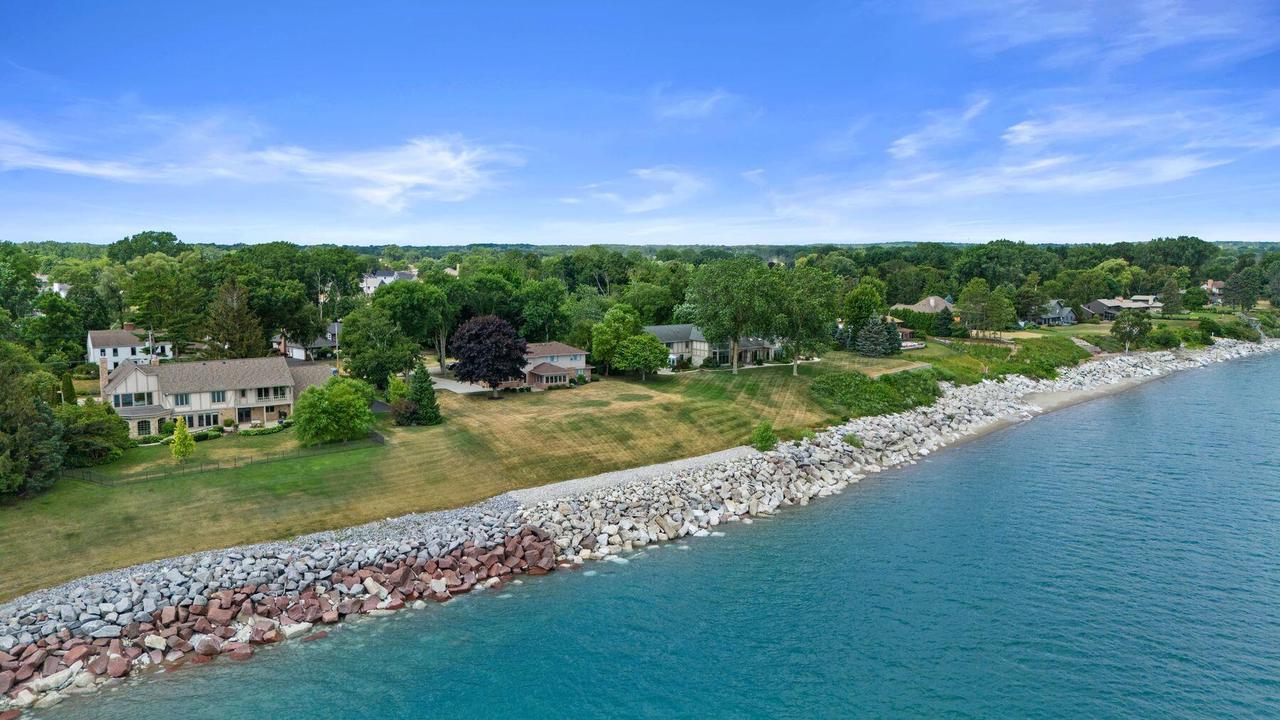 704 Waters Edge ROAD