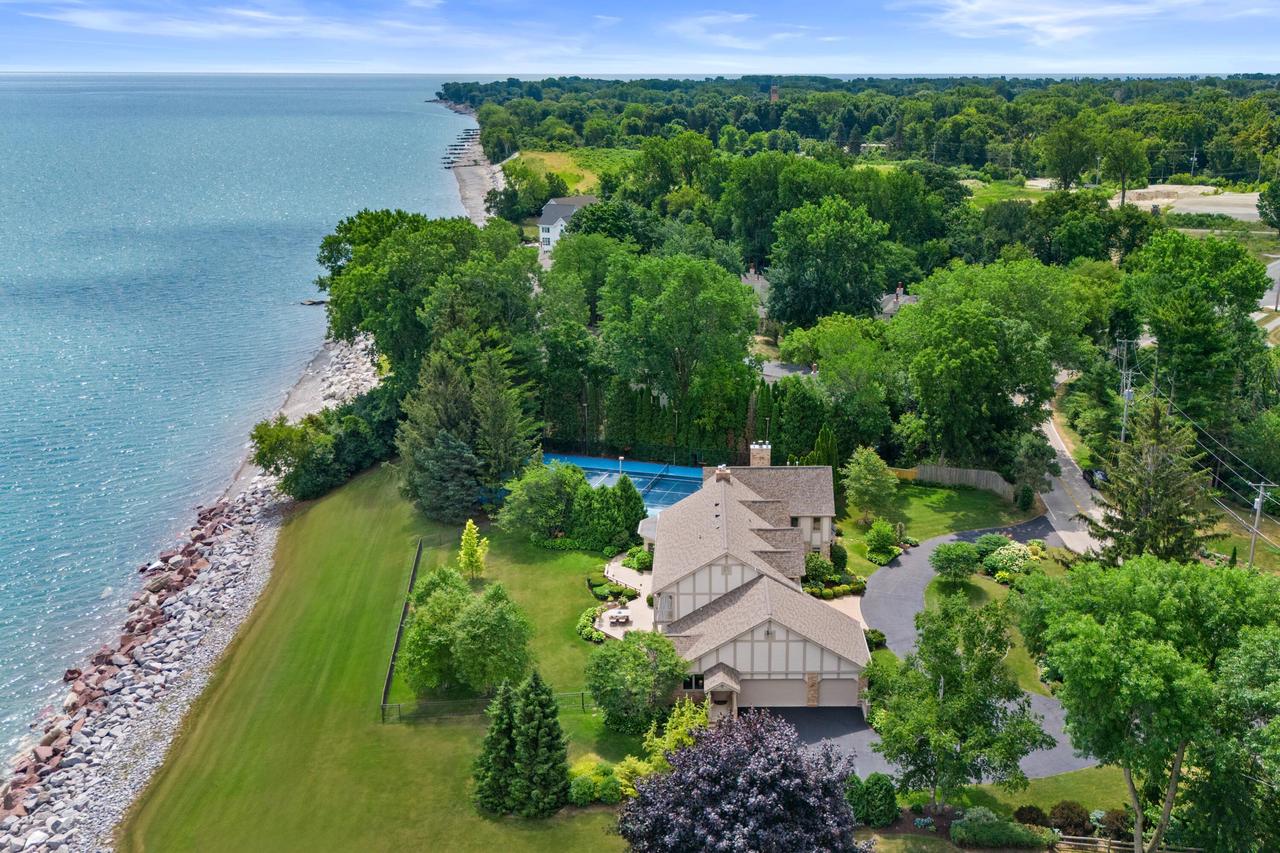 704 Waters Edge ROAD
