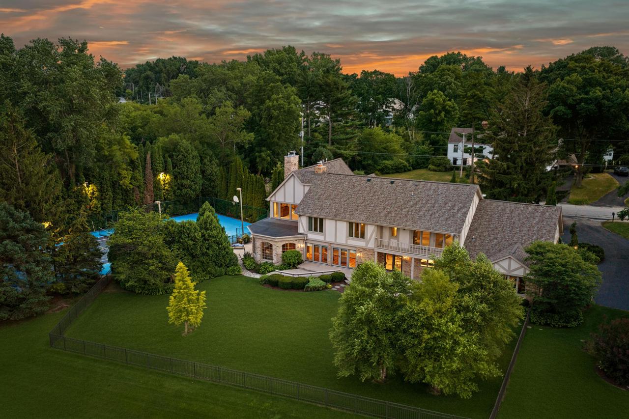 704 Waters Edge ROAD