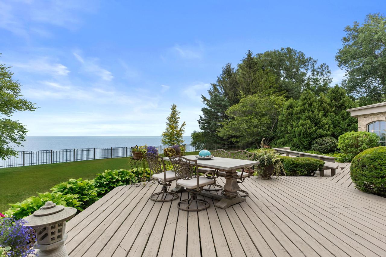 704 Waters Edge ROAD