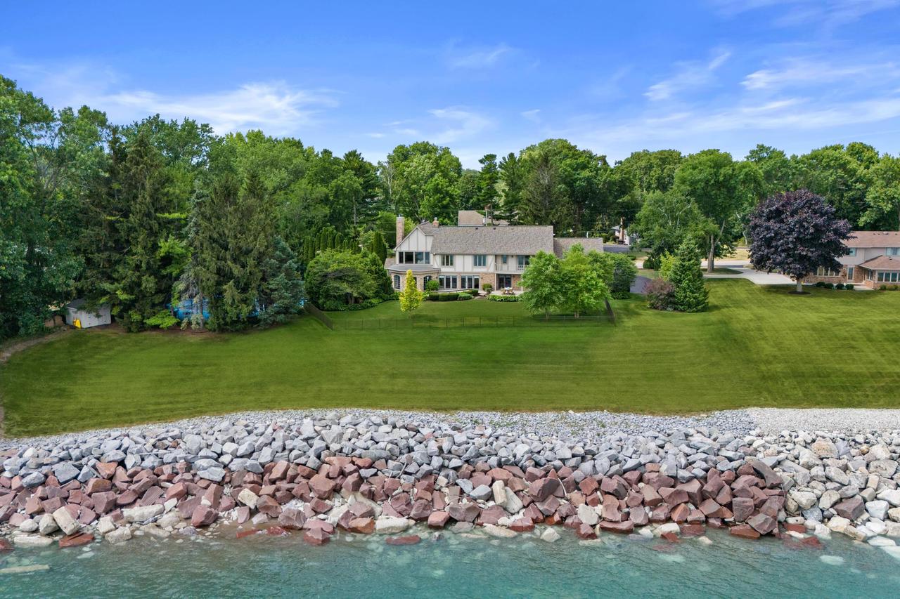 704 Waters Edge ROAD