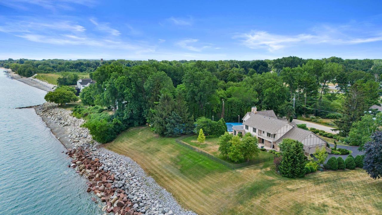704 Waters Edge ROAD