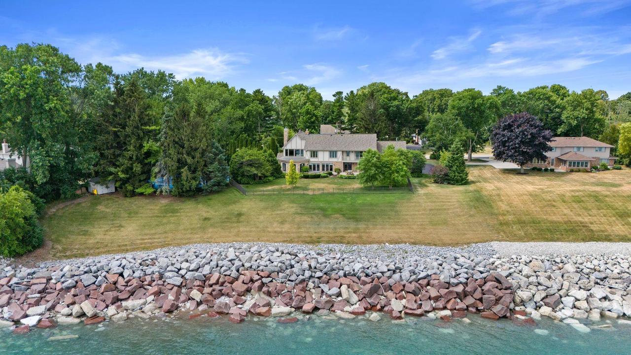 704 Waters Edge ROAD