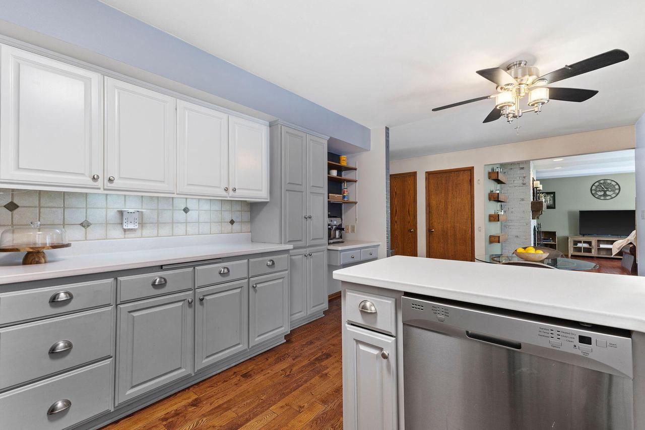 4349 Woodbury LANE