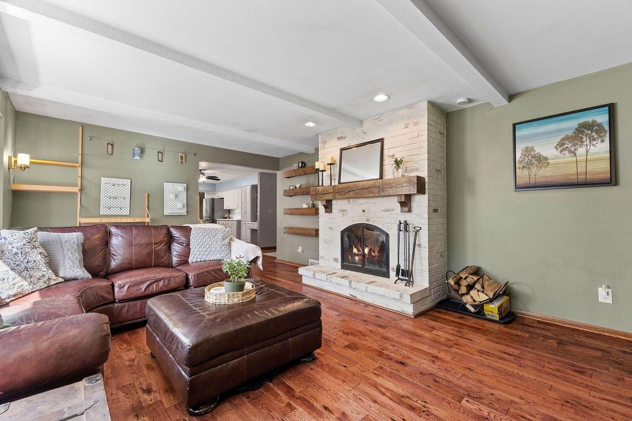 4349 Woodbury LANE