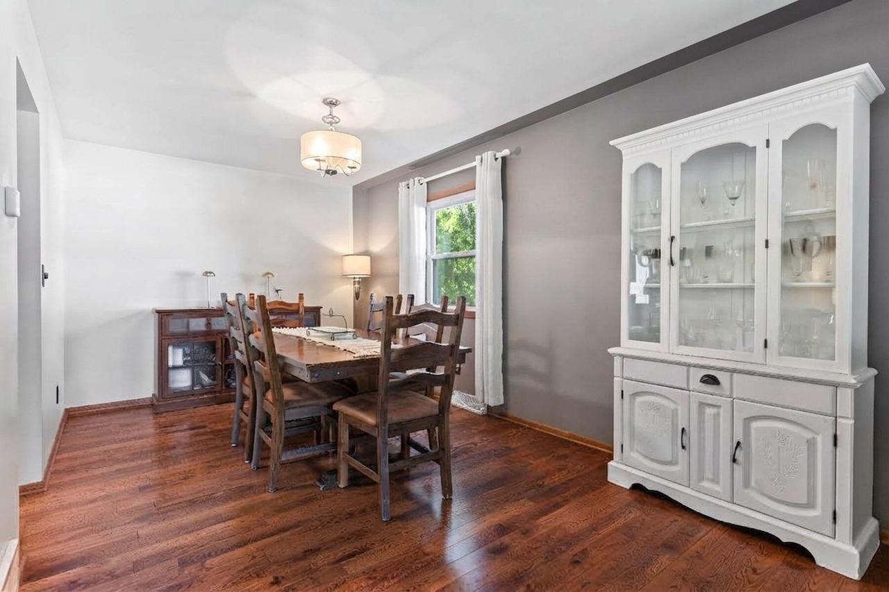4349 Woodbury LANE