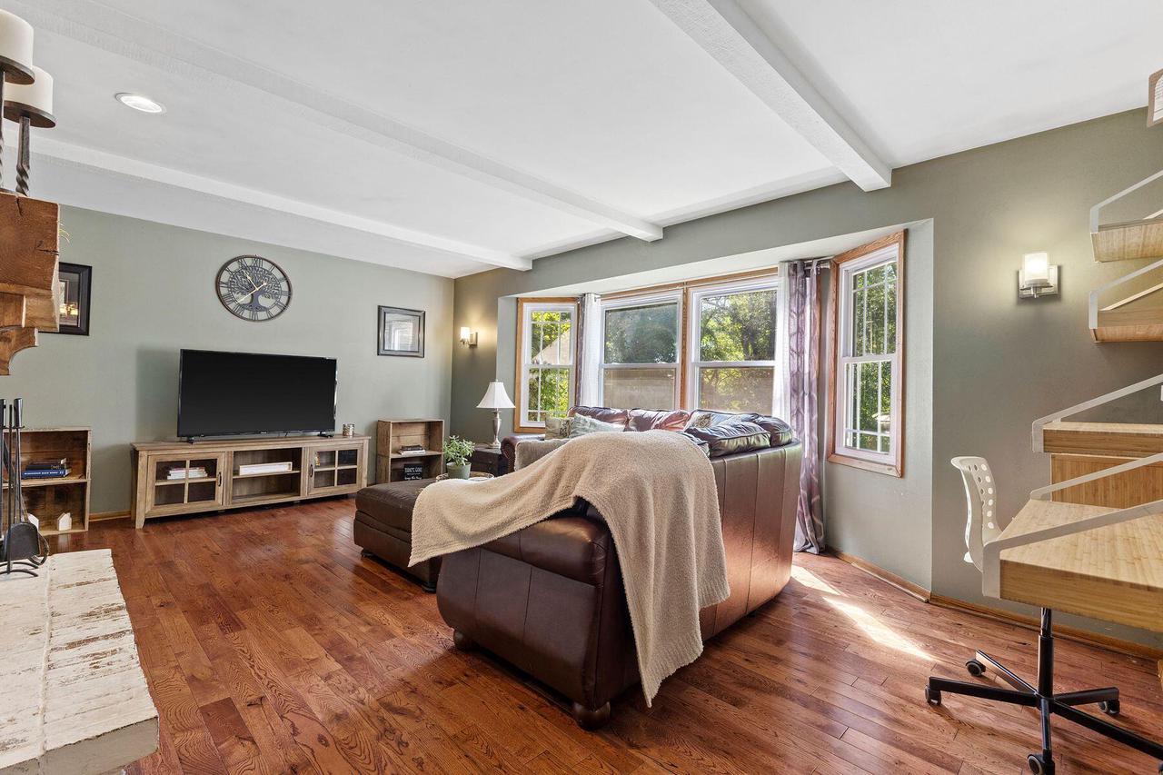 4349 Woodbury LANE