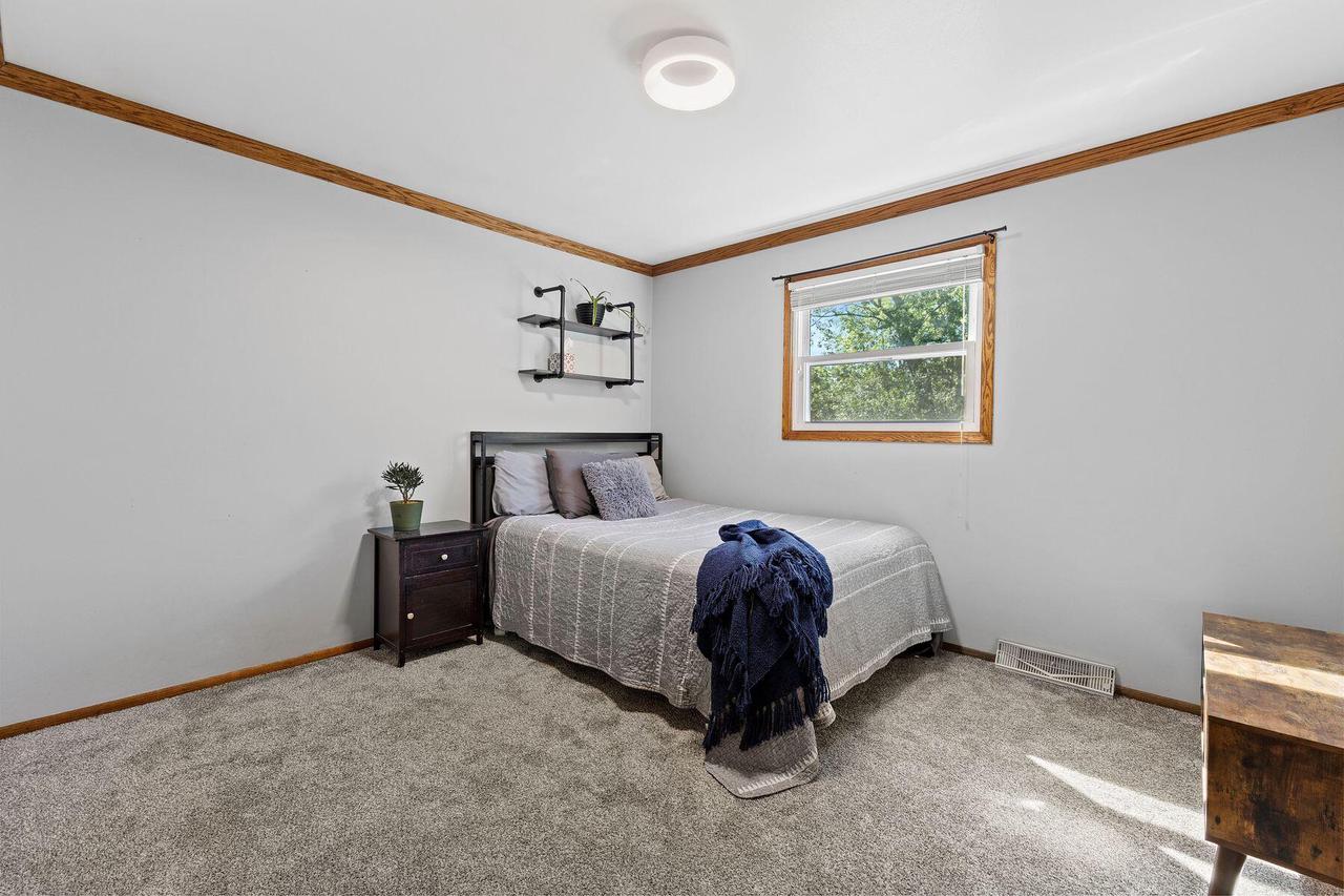 4349 Woodbury LANE
