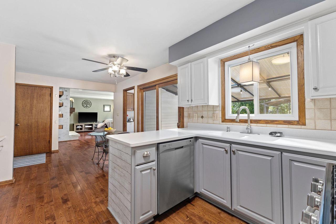 4349 Woodbury LANE