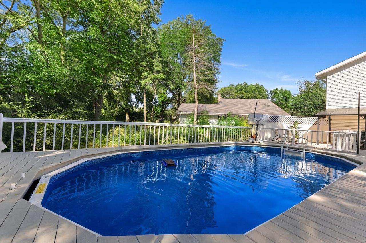 4349 Woodbury LANE