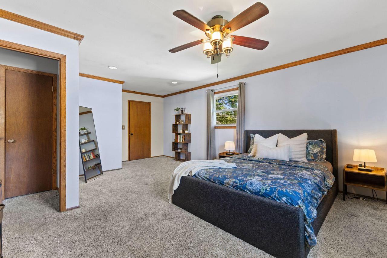 4349 Woodbury LANE