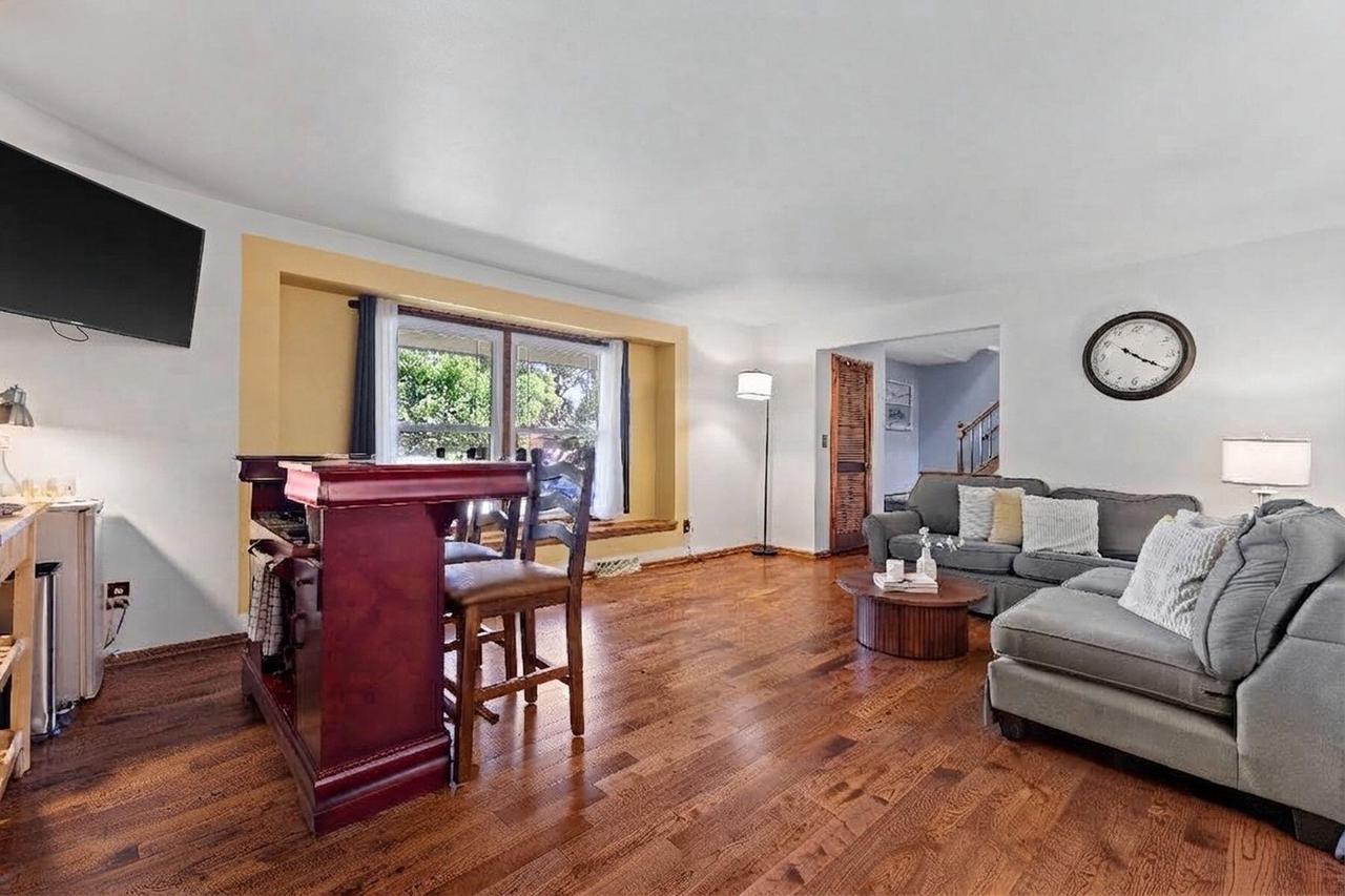 4349 Woodbury LANE