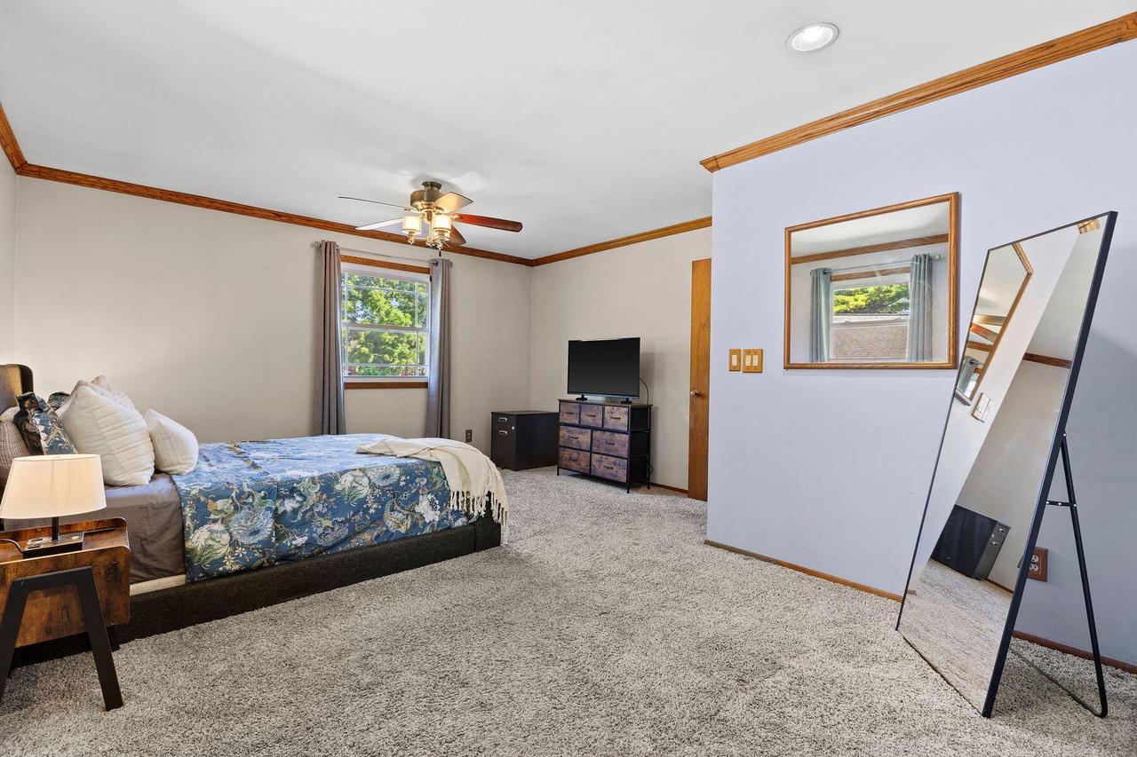 4349 Woodbury LANE