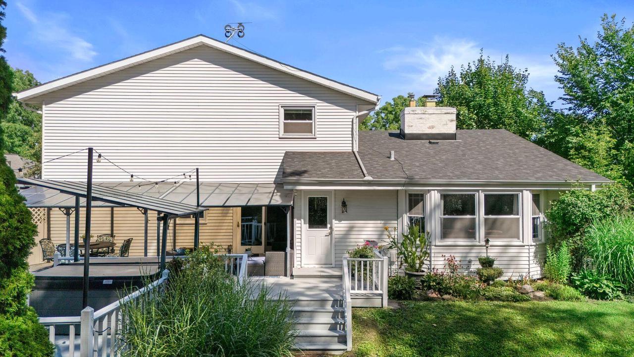 4349 Woodbury LANE