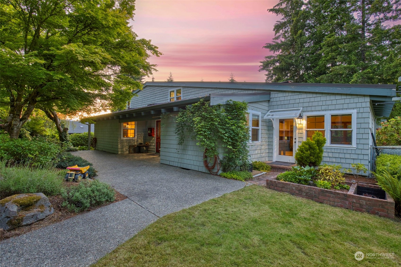 1753 NW Kekamek Drive