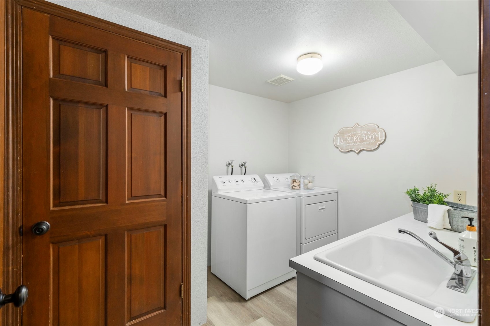 1753 NW Kekamek Drive