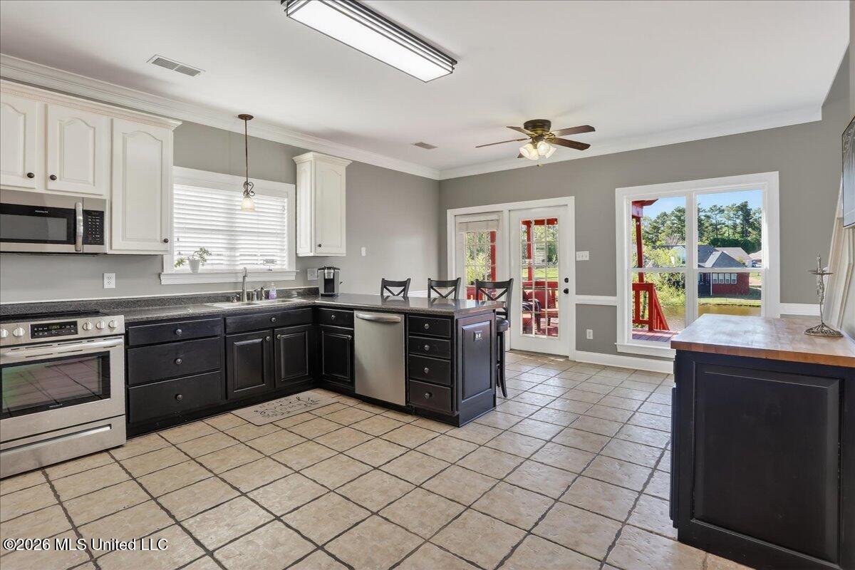 1203 Lake View Drive