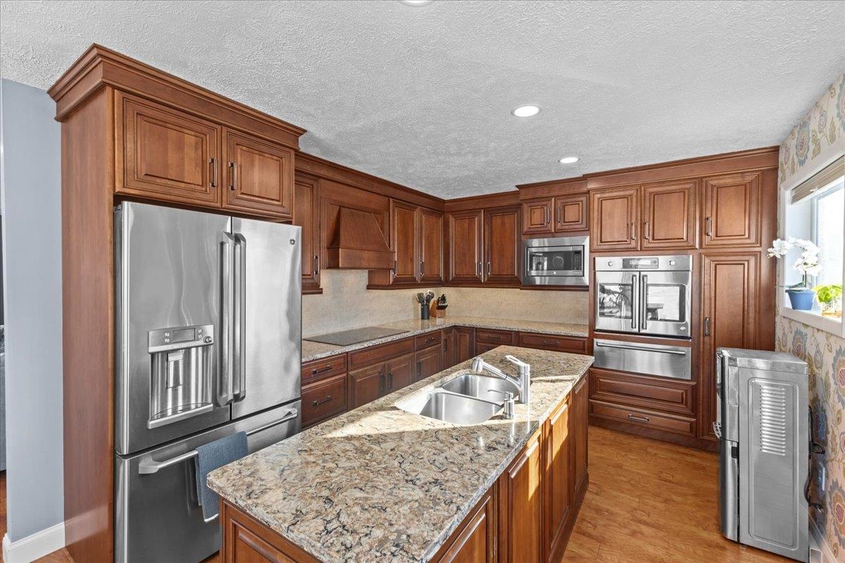 194 Lakewood Drive