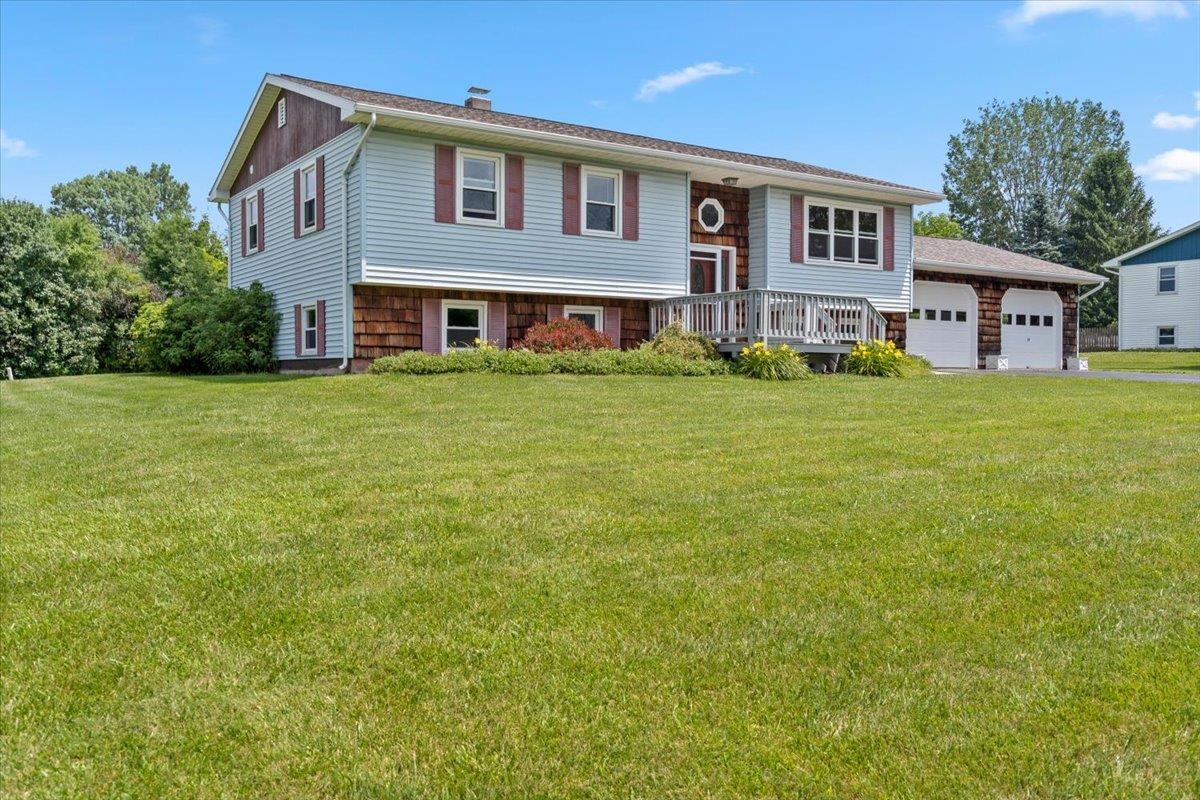 17 Meadowbrook Lane
