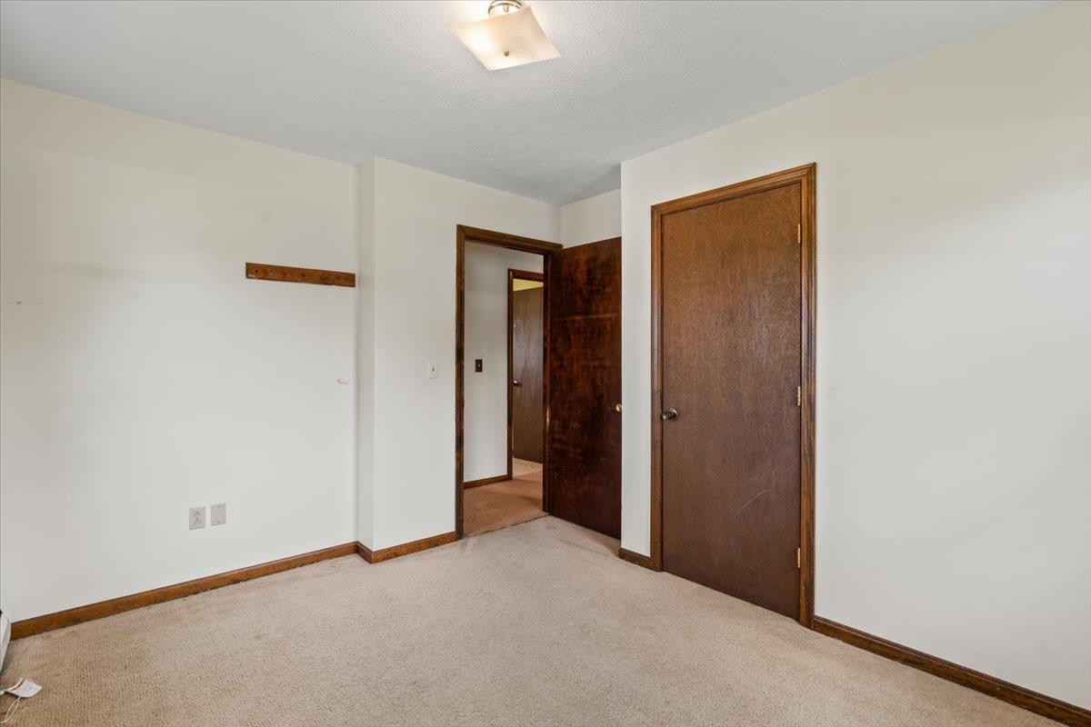 17 Meadowbrook Lane