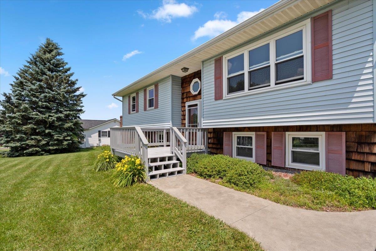 17 Meadowbrook Lane
