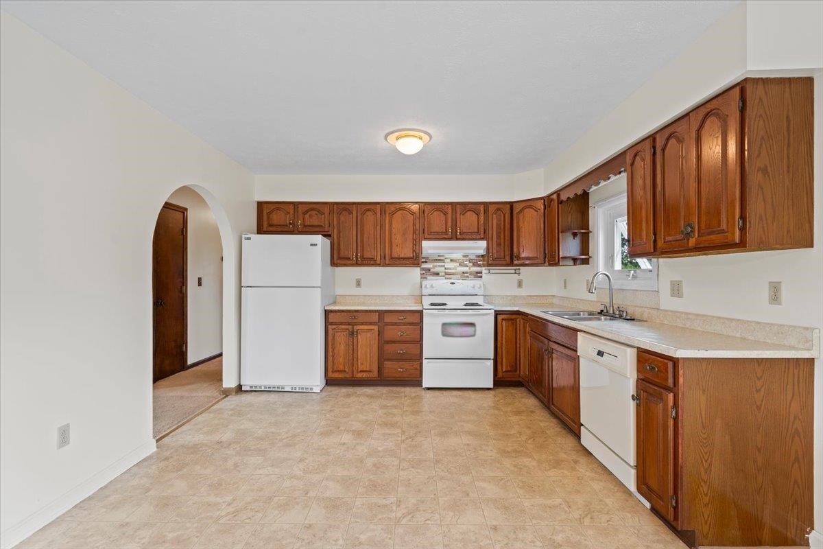 17 Meadowbrook Lane