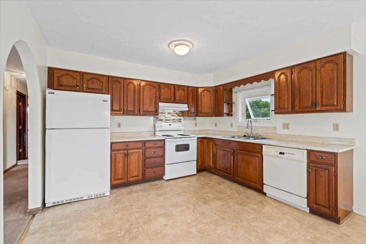 17 Meadowbrook Lane