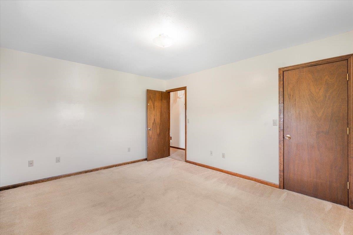 17 Meadowbrook Lane