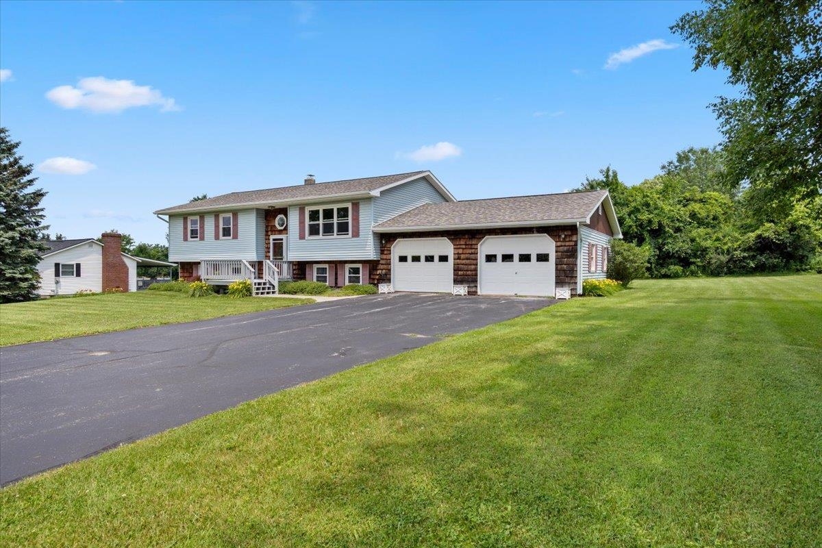 17 Meadowbrook Lane