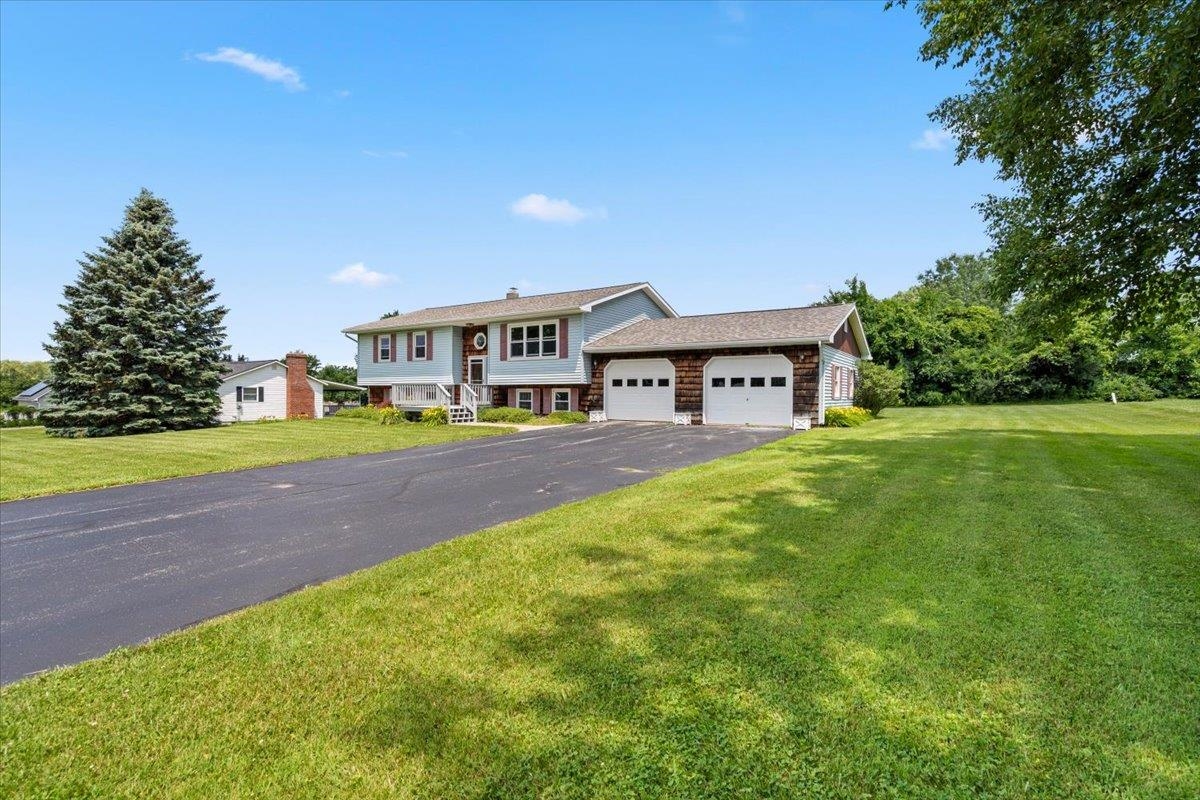 17 Meadowbrook Lane