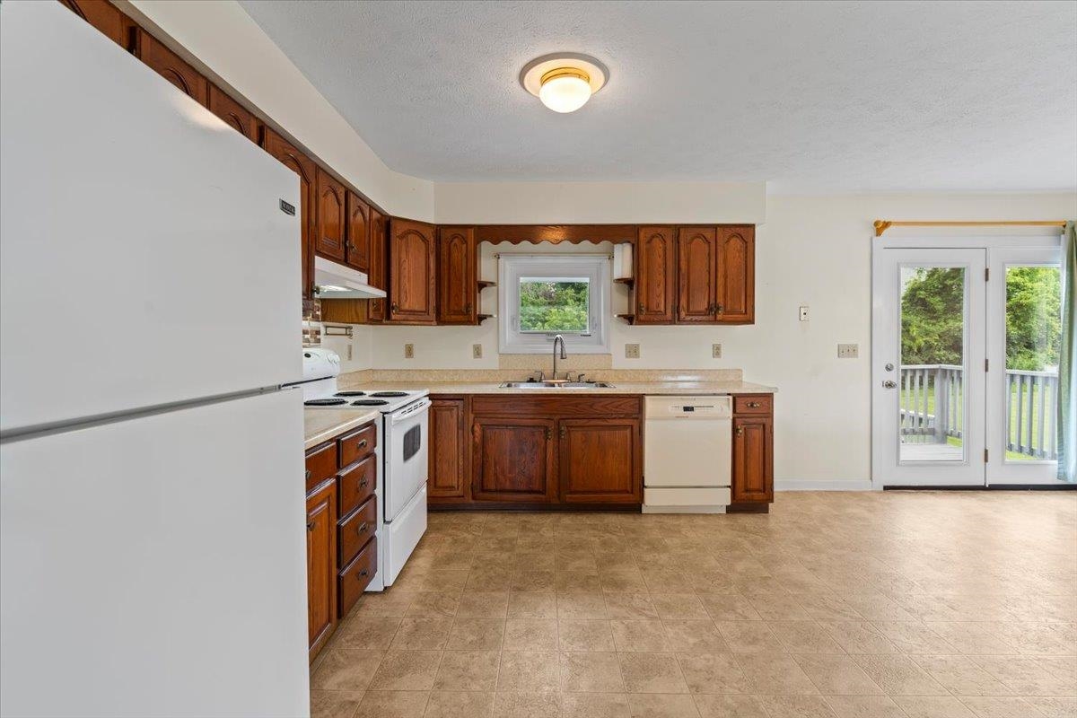 17 Meadowbrook Lane