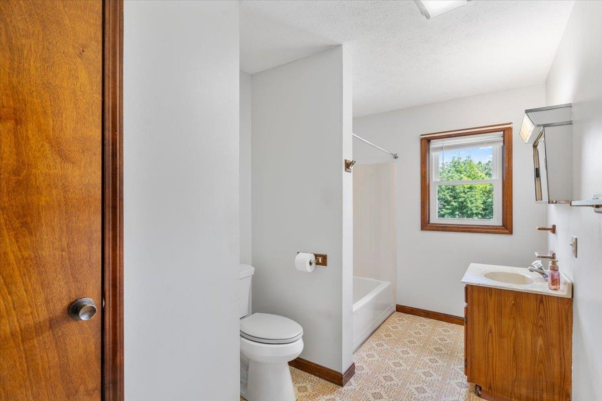 17 Meadowbrook Lane