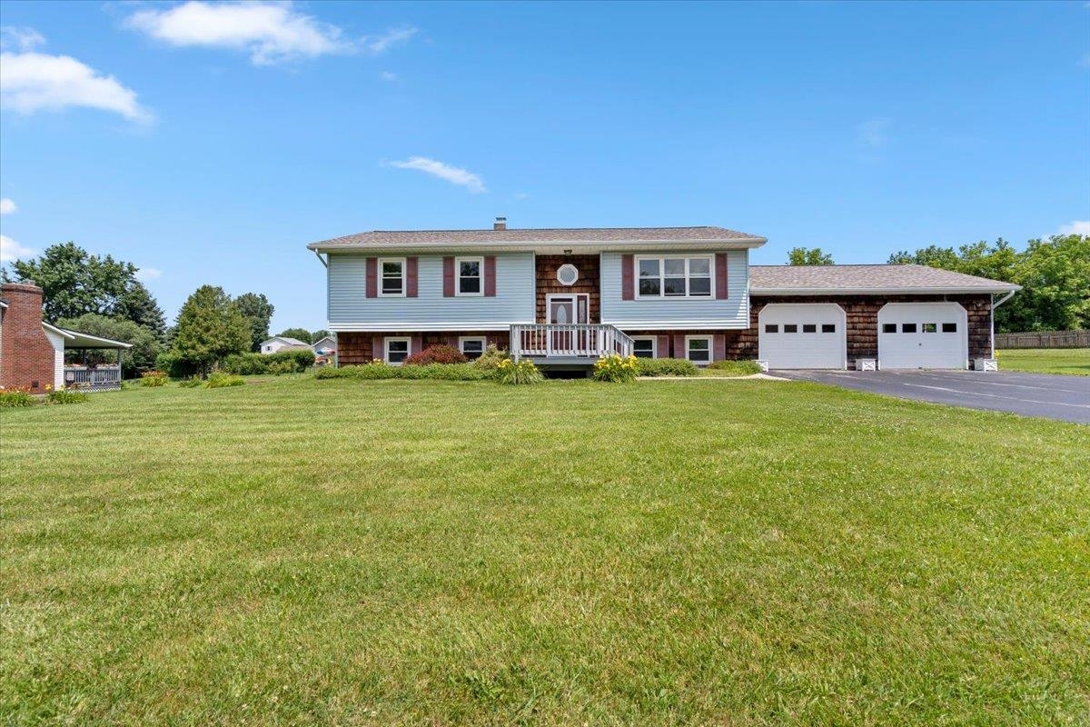 17 Meadowbrook Lane