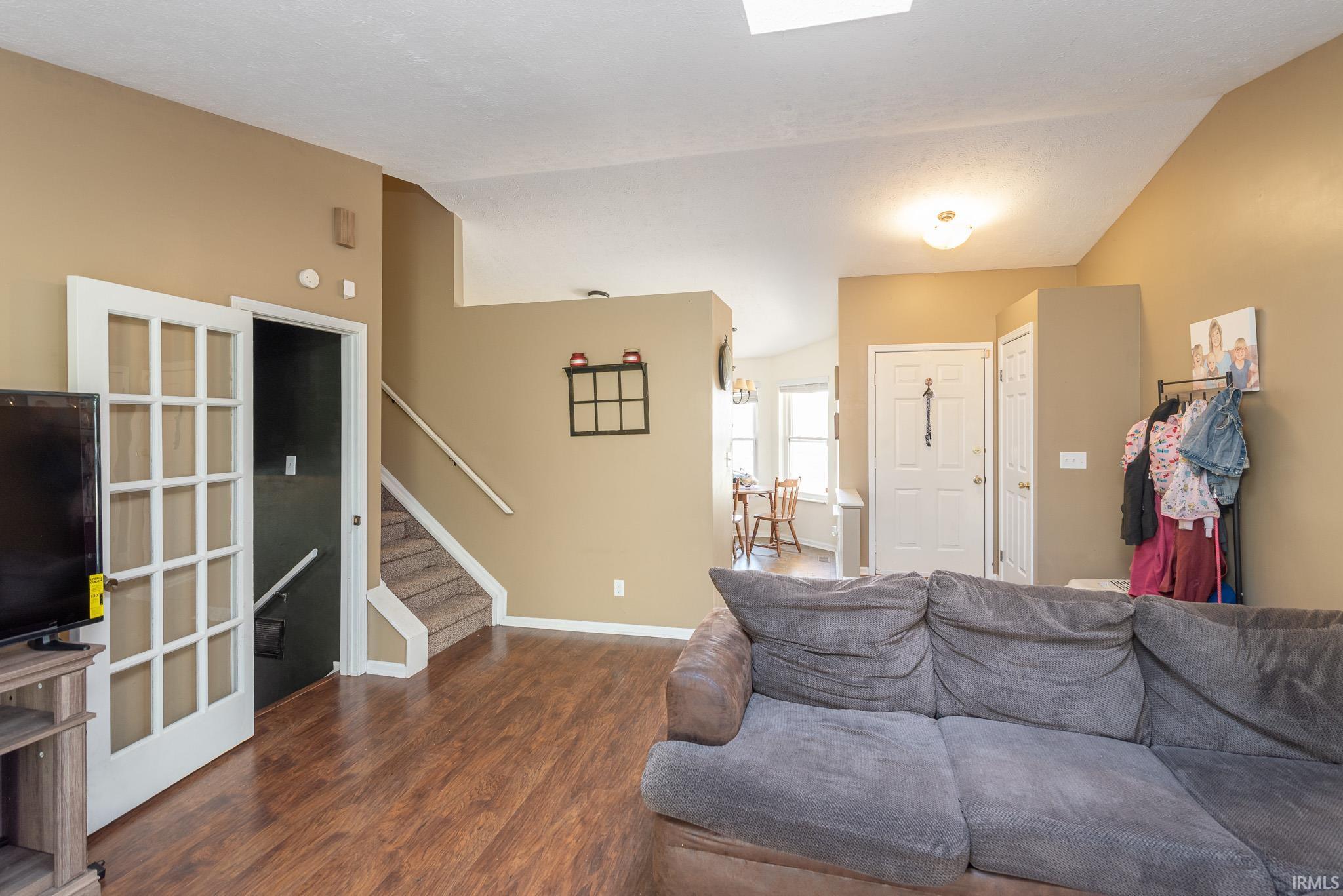 1206 Blue Jay Drive