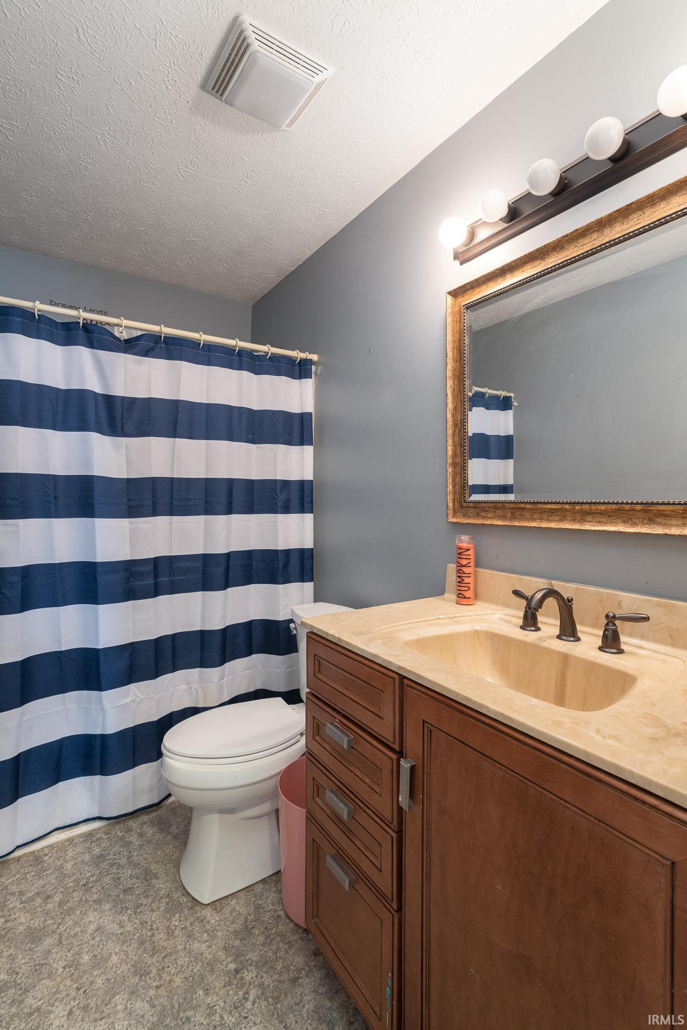 1206 Blue Jay Drive