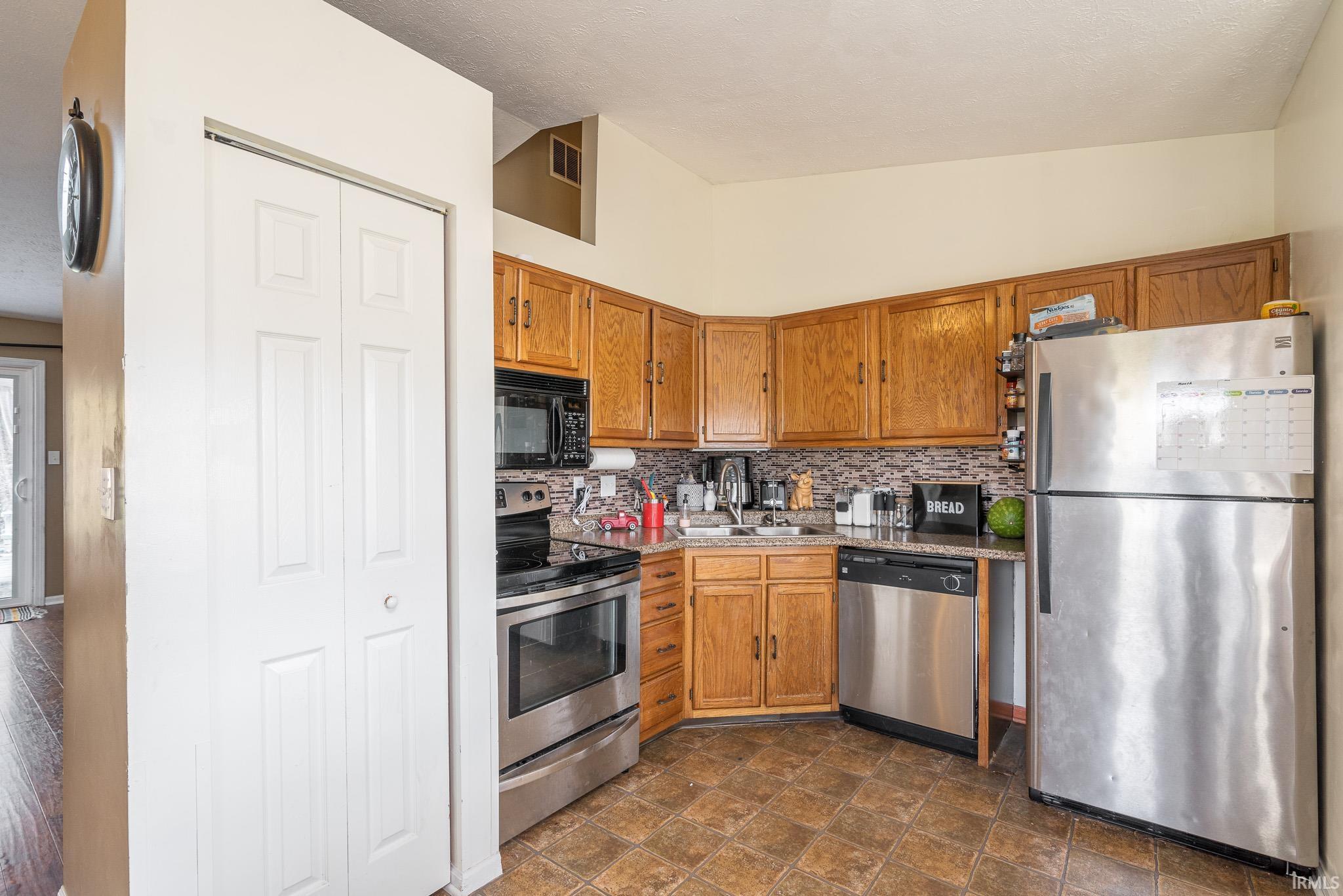 1206 Blue Jay Drive